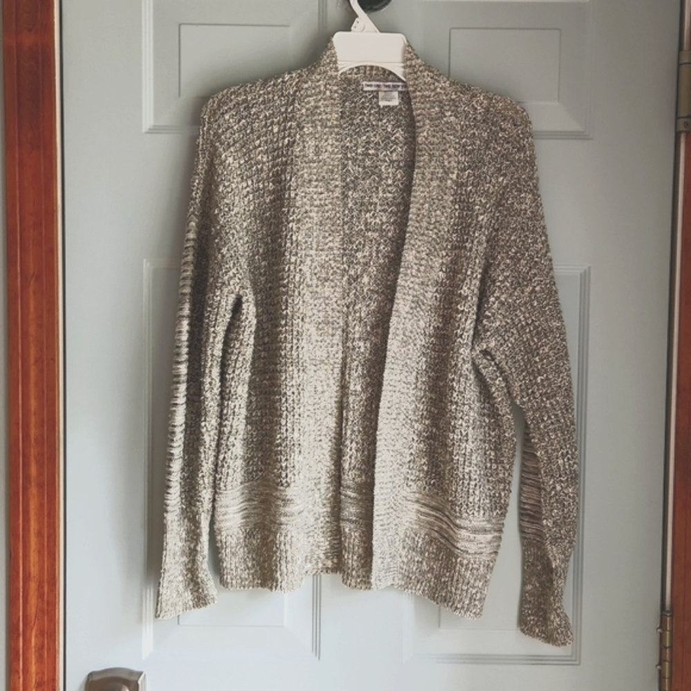 Two-One-Two New York Women's Med Lgt Br and Off Wh Open Fron Long Sleeve Sweater